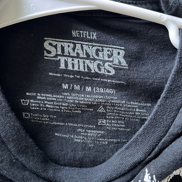 Stranger Things Hellfire Club Graphic Tee size medium short sleeve - Picture 3 of 5